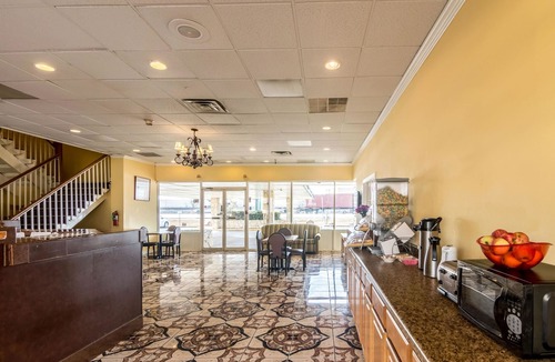South Arlington Hotel | Rodeway Inn Arlington Entertainment District Area