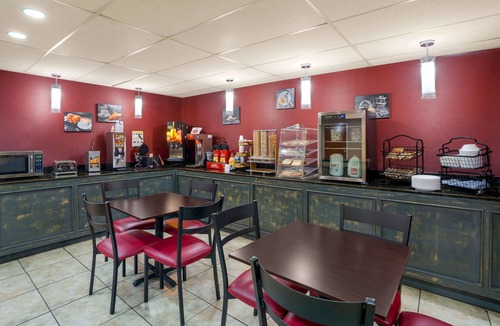 Brandon Hotel | Rodeway Inn Brandon - Jackson East