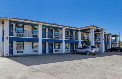 Caldwell Hotel | Rodeway Inn Caldwell