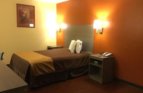 Moriarty Hotel | Rodeway Inn Moriarty