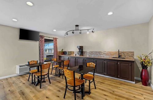 Brookhaven Hotel | Rodeway Inn & Suites Brookhaven