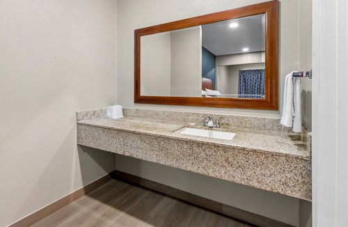 Jefferson Hotel | Rodeway Inn & Suites Jefferson