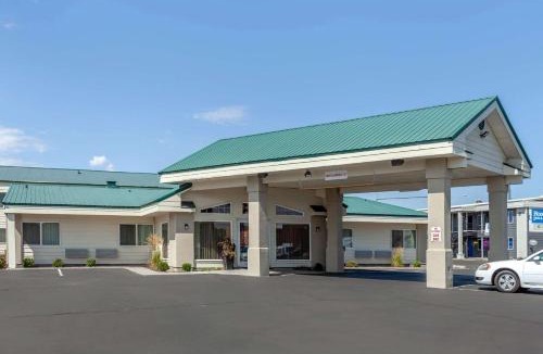 Ontario Hotel | Rodeway Inn & Suites Ontario