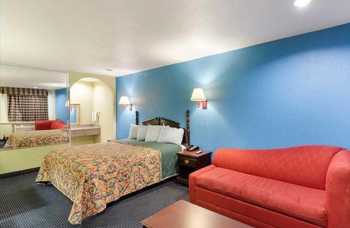 South Houston Hotel | Rodeway Inn