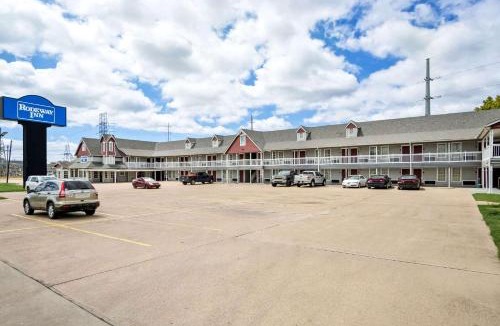East Riverside Hotel | Rodeway Inn Waco Downtown near University