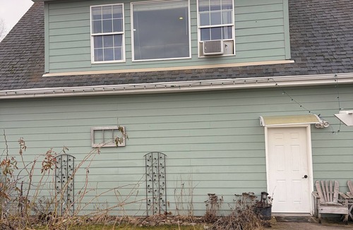 Tonasket Apartment | Rolling Hills Guest House. Charming 1-bedroom apartment, AC outside of Tonasket