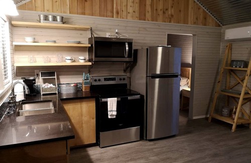 Paluxy Cabin | Romantic Granbury Cabin Ideal for a Texas Getaway
