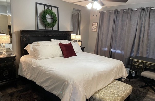St. Joseph House | Romantic king suite located 15 minutes from U of I