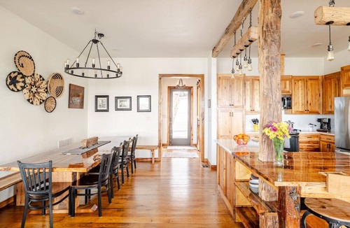 Flint Cabin | Romantic Lakefront Cabin 1BR Pvt Hot Tub & Dock