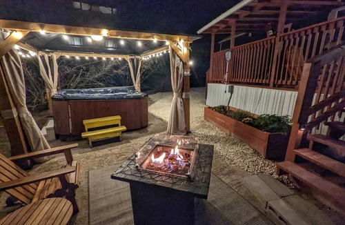 Paluxy Cabin | Romantic Stays in Texas at this Granbury Cabin Glamping Site