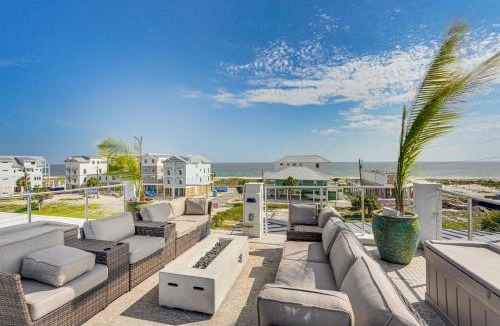 Mexico Beach House | Rooftop Deck & Hot Tub: Mexico Beach Home!