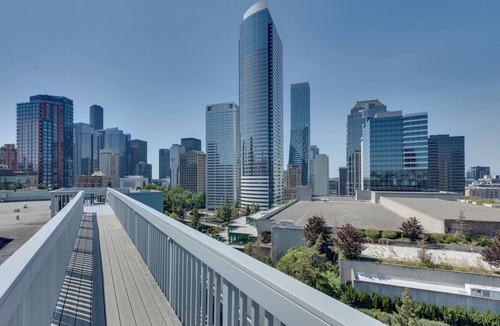 Downtown Seattle Apartment | Rooftop Deck & Views! Walkable Dtwn Seattle Condo