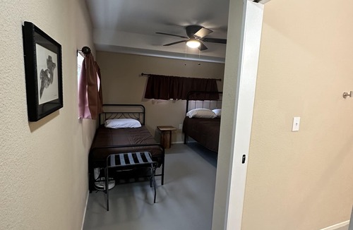 Brandon Cabin | Room #2 sleeps 3, located just 20 mins from the heart of downtown Waxahachie.