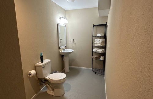 Brandon Cabin | Room #3 - sleeps 2 located just 20 mins from the heart of downtown Waxahachie