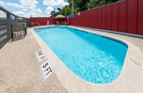 Junction Hotel | Room Near Junction Golf Club - 2.5 miles | Free Parking + Seasonal Outdoor Pool