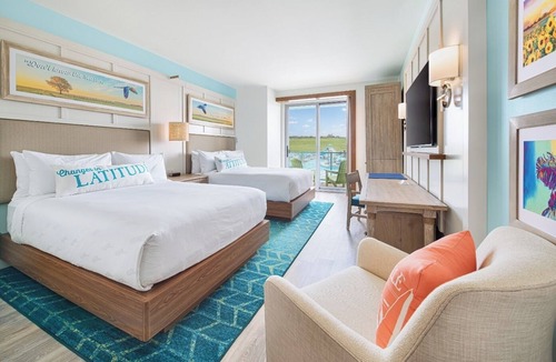 I-435 West KC-KS Hotel | Room w/Balcony Overlooking Pool – Your Tropical Escape Awaits