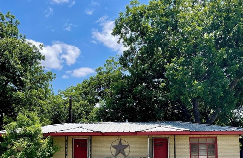 Telegraph Cabin | Roosevelt River Cabins Unit 1
