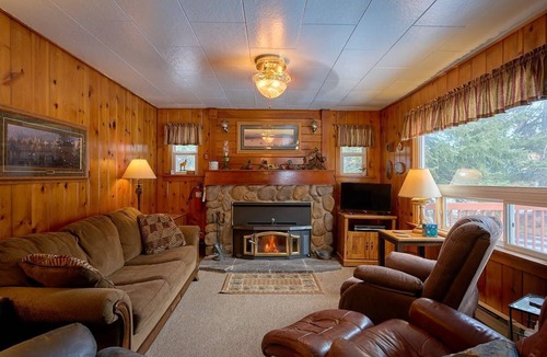Joseph House | Rosebud Cottage – Fireplace & High-Speed Internet
