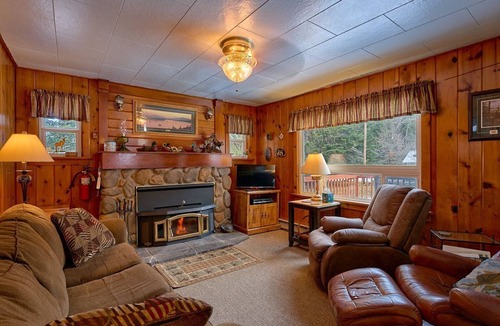 Joseph House | Rosebud Cottage – Fireplace & High-Speed Internet