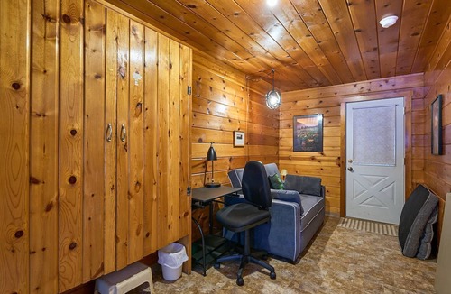 Joseph House | Rosebud Cottage – Fireplace & High-Speed Internet