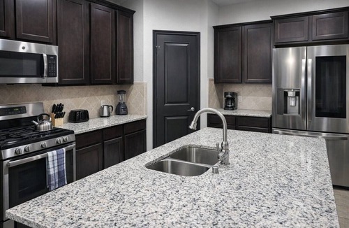 Richmond House | Rosenberg 4BR 3 Baths Getaway- 6 Beds Ideal for Families & Groups! Book Now!