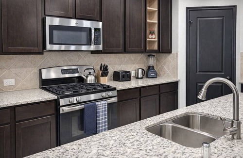Richmond House | Rosenberg 4BR 3 Baths Getaway- 6 Beds Ideal for Families & Groups! Book Now!