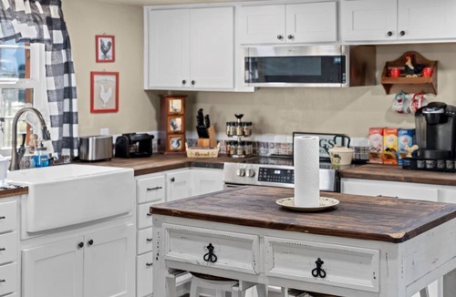 Edom Cottage | Rosie's Ranch Retreat - Farm Stay