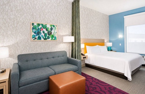Roswell Hotel | Roswell’s Urban Ease: 3 Spacious Units. FREE Parking, Indoor Pool!