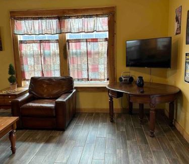 Ozark Ski Chalet | Round the Bend Cabin