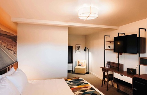 Hale Apartment | Route 66-ish Vibes | La Vista Motel | 211
