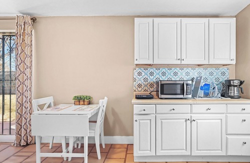 Nob Hill Apartment | Route Sixty Sixn'-Casita, 1 Bedroom, 1 Bath Guest House
