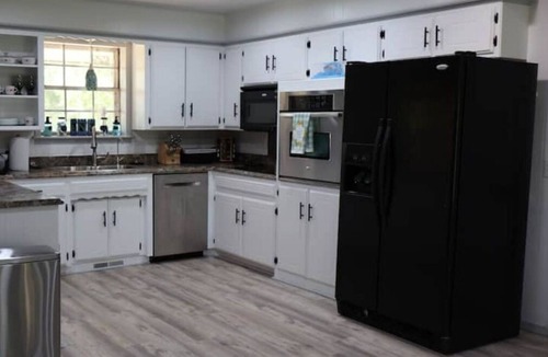 Lincoln County House | Rural Gem! Recently Remodeled and Redecorated 3/2/2 Farmhouse on 24 Acres