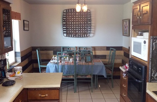 Dublin Bed & Breakfast | Rural Oasis - King's Private Room and Shared Bathroom