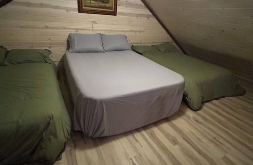 McFarlan House | Rustic 1 bedroom/1 bath home w/loft that sleeps 8. Near Shawnee National Forest