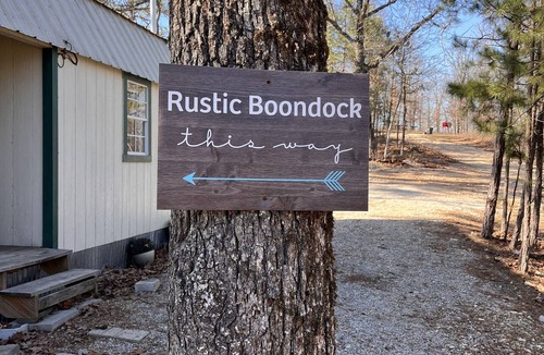 Eureka Springs Cabin | Rustic Boondock - Peaceful tiny home on 143 acres!