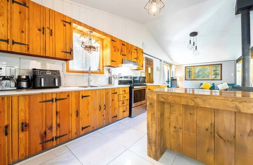 St-Adolphe-d'Howard House | Rustic Chic Chalet Spa, Firepit, Near Lake Access