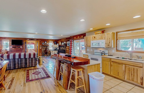 Garden Valley Cabin | Rustic Cabin w/Decks & Hot Tub in Garden Valley!