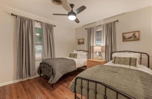Owasso House | Rustic Charm Owasso | 2BR Big Backyard Near Tulsa