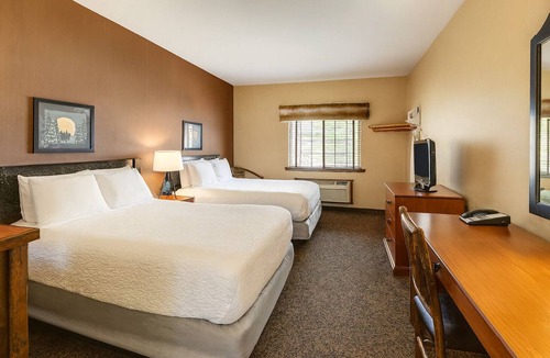 Columbia Hotel | Rustic Deluxe 2 Double in Stoney Creek Columbia! Parking | 2 Units