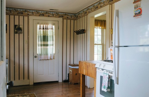 Squires Cabin | Rustic Elegance in the Ozarks — Stay at the Historic Hilton Inn