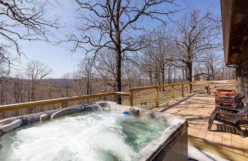 Mountainburg Cabin | Rustic Fox Den Cabin with a Hot Tub