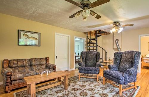 Grantsdale House | Rustic Hamilton Farmhouse: Stunning Mtn Views