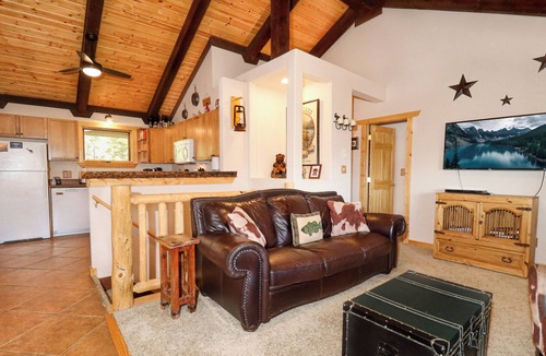 Grand Lake Cabin | Rustic Inn-Cozy Mountain Getaway with Stunning Lake Views & Pet Friendly!