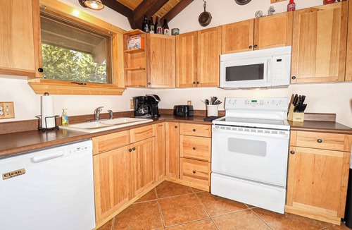Grand Lake Cabin | Rustic Inn-Cozy Mountain Getaway with Stunning Lake Views & Pet Friendly!