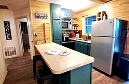 Jefferson Cottage | Rustic Lake Cottage with Fire Pit and Hot-Tub Great for Outdoor Lovers in Texas