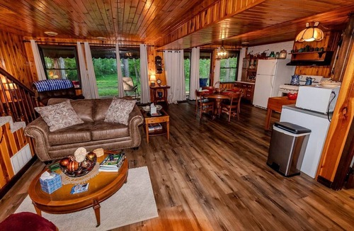 Dundas Cabin | Rustic, Pet Friendly Cabin near East Fork Lake, Olney, Illinois