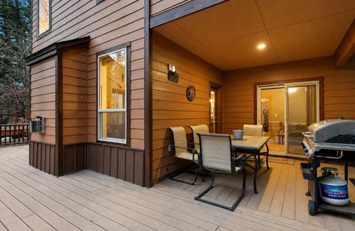 McCall House | Rustic Retreat Near Lake & Golf Course