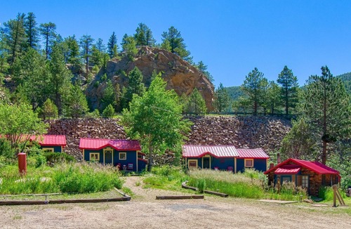 Lyons Cabin | Rustic Riverside Cabin with Patio — Family Escape