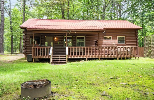 Bismarck Cabin | Rustic Romance Cabin with Hot Tub