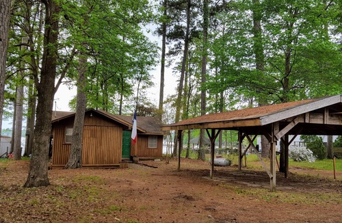 Hemphill House | Rustic Waterfront Cabin on Toledo Bend Lake